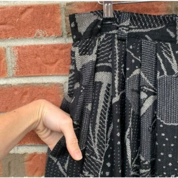 Vintage 100% Wool Pleated Dark Floral High Waisted Tailored Midi Skirt Large - Picture 5 of 6